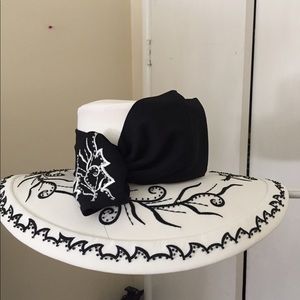 Hat with bow